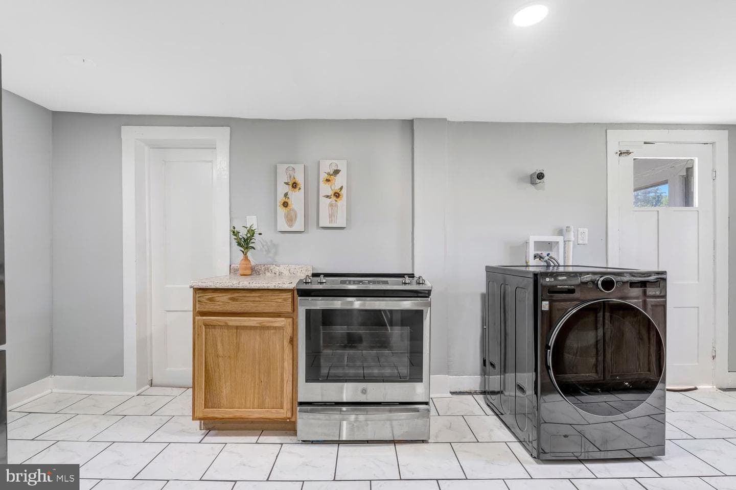 203 Lee Street photo 20