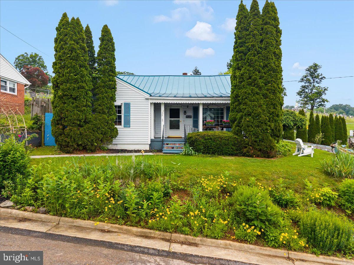 303 Lee Street photo 2