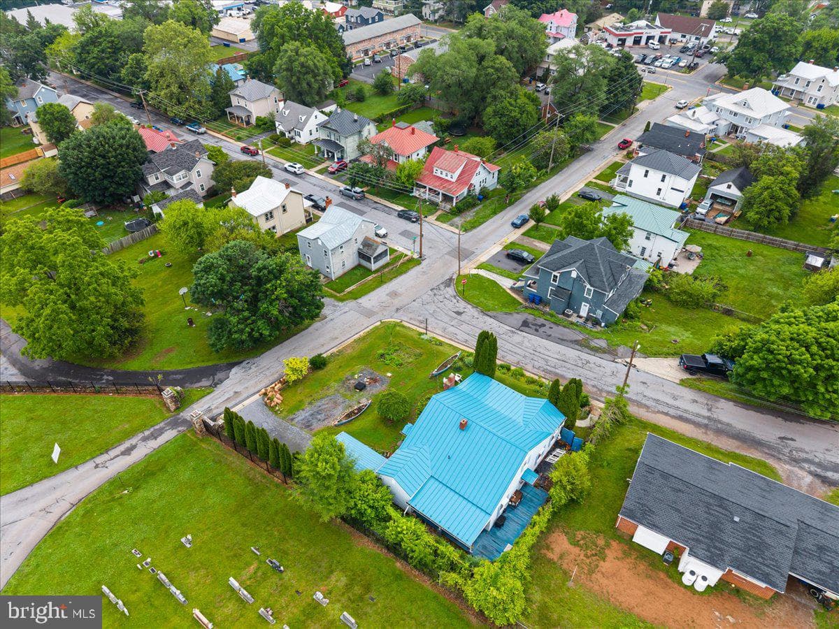303 Lee Street photo 33
