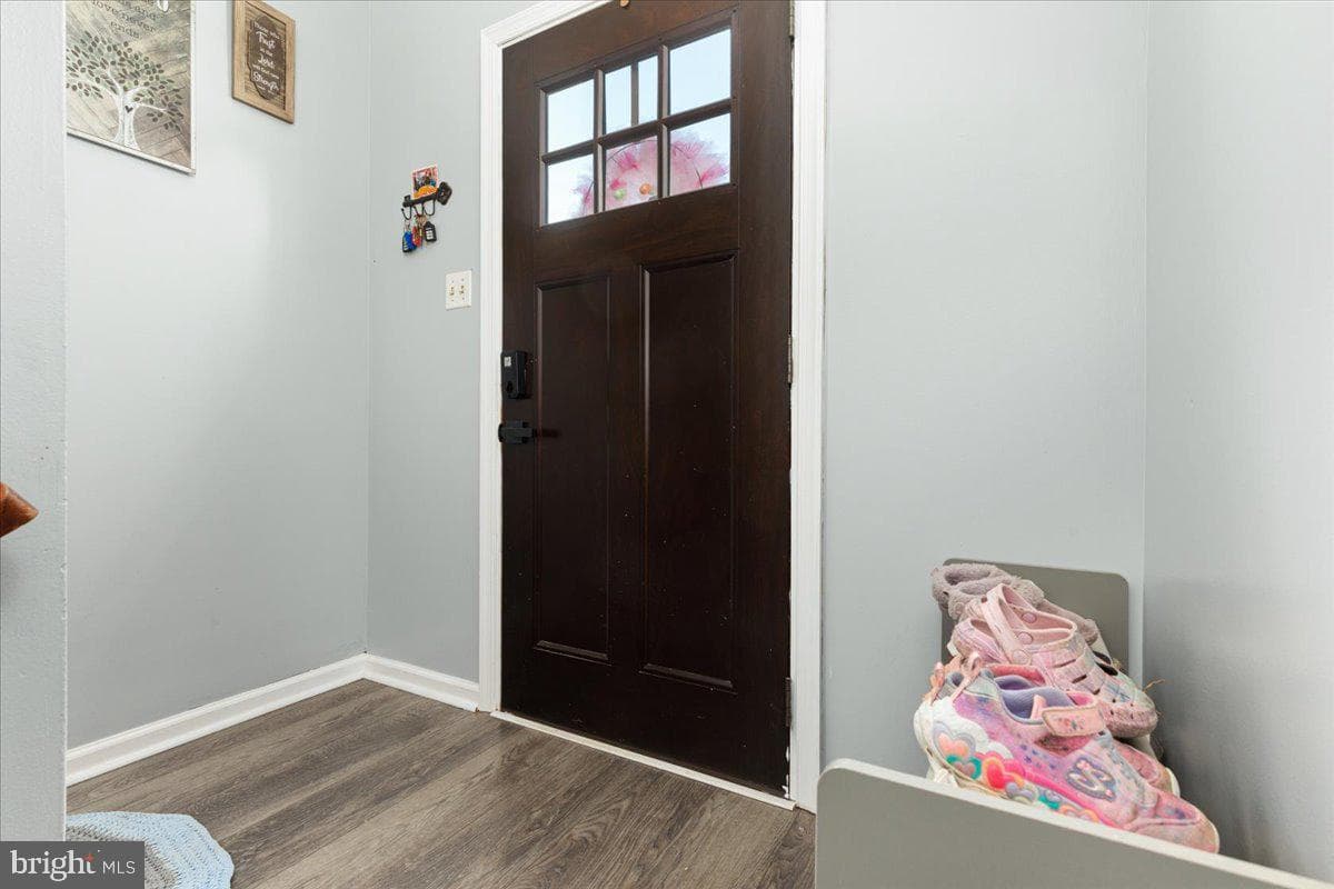 1475 Markham Street photo 3