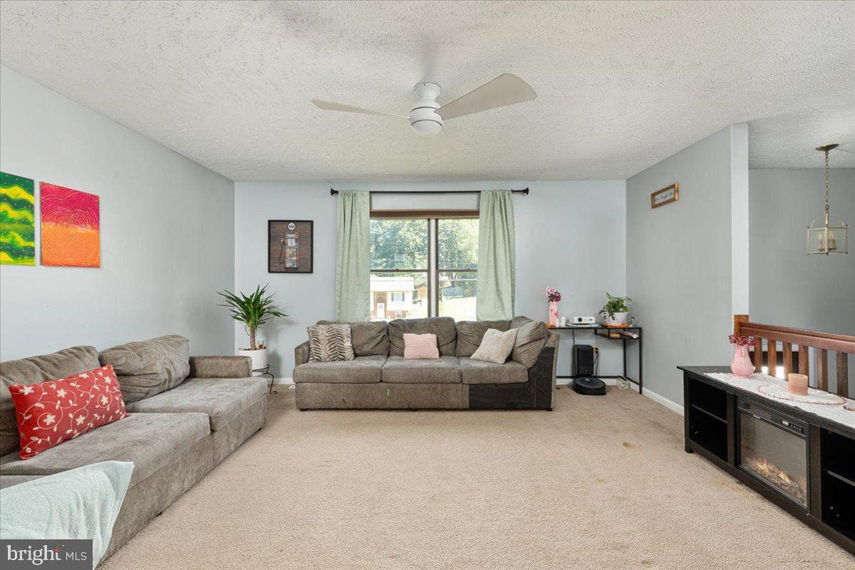 1475 Markham Street photo 6