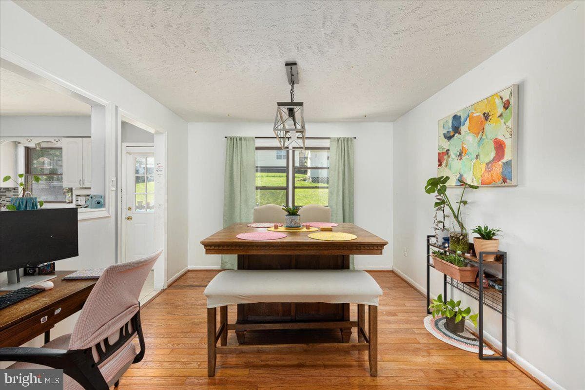 1475 Markham Street photo 8