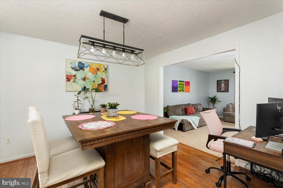 1475 Markham Street photo 9