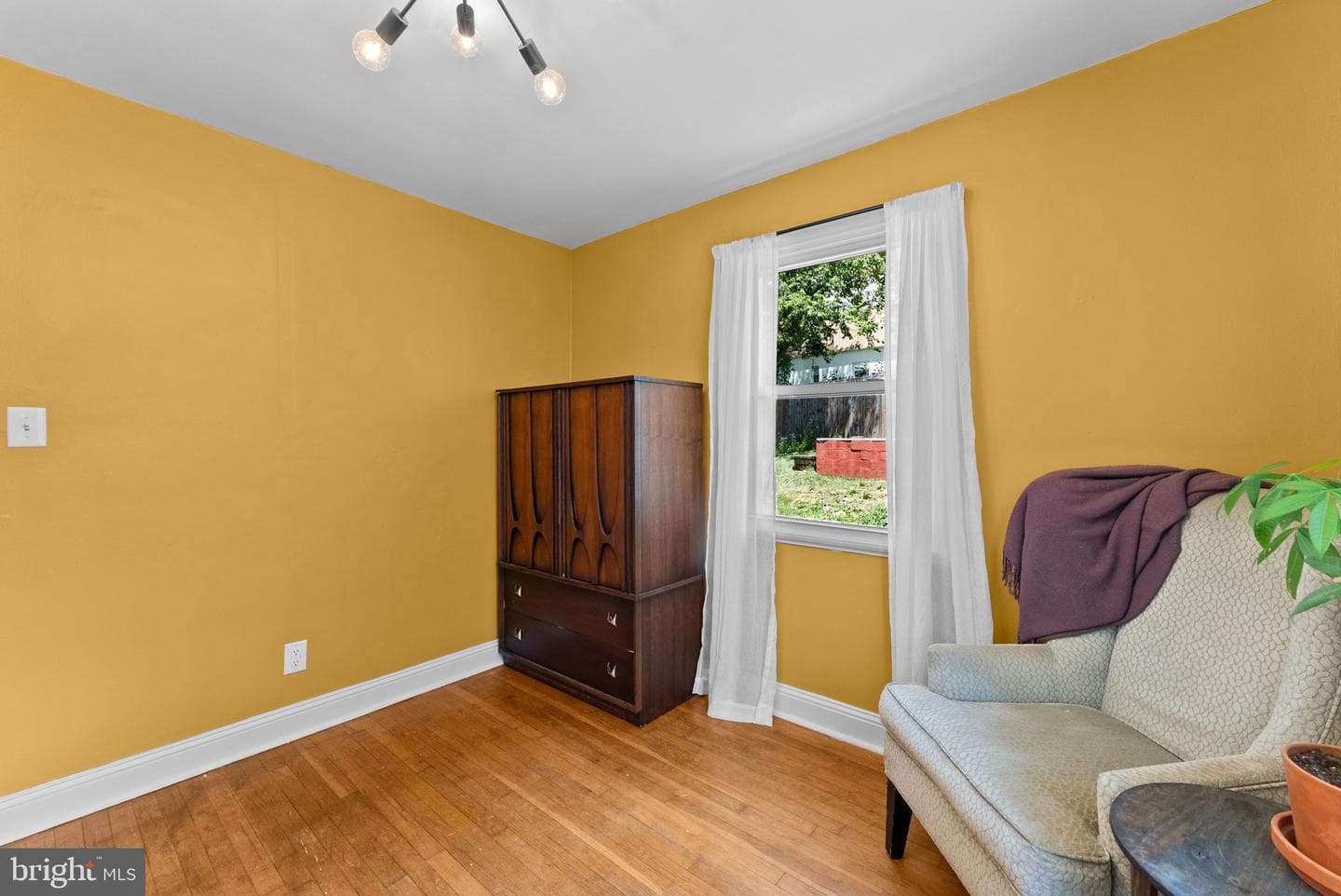 355 W 9th Street photo 17