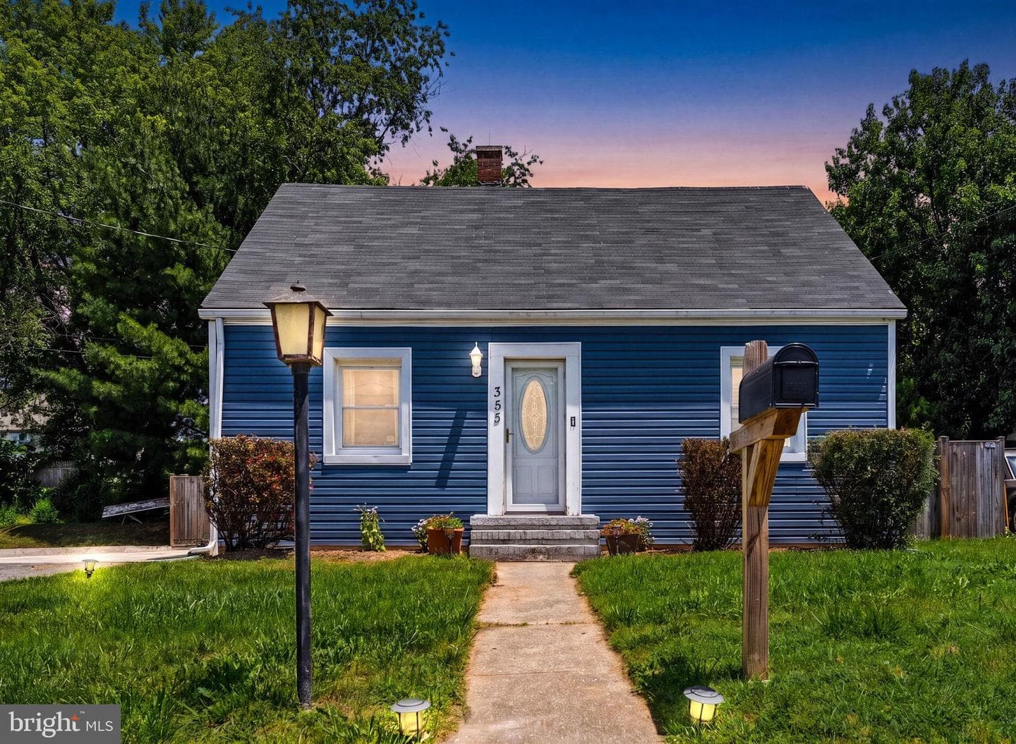 355 W 9th Street photo 2