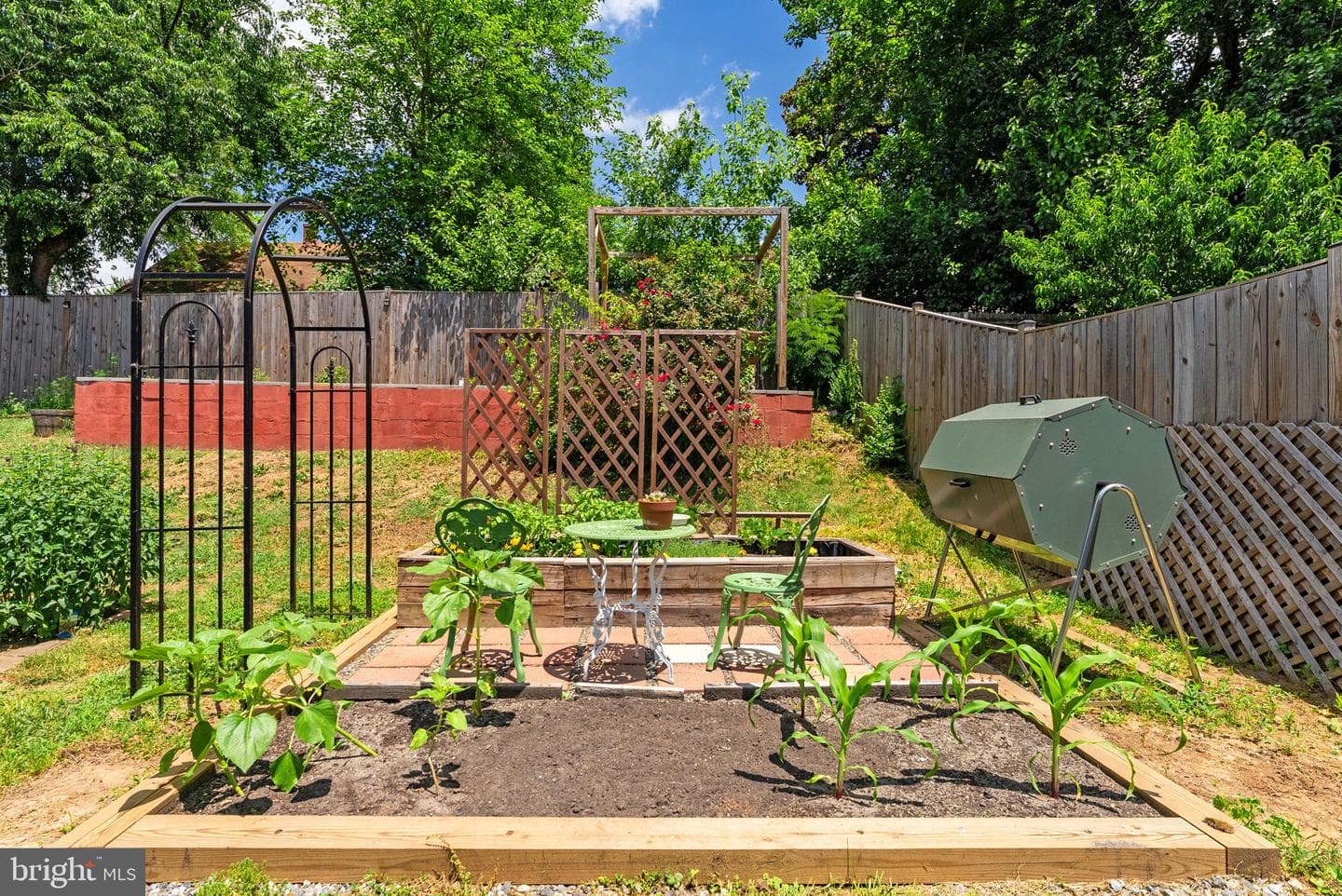 355 W 9th Street photo 33