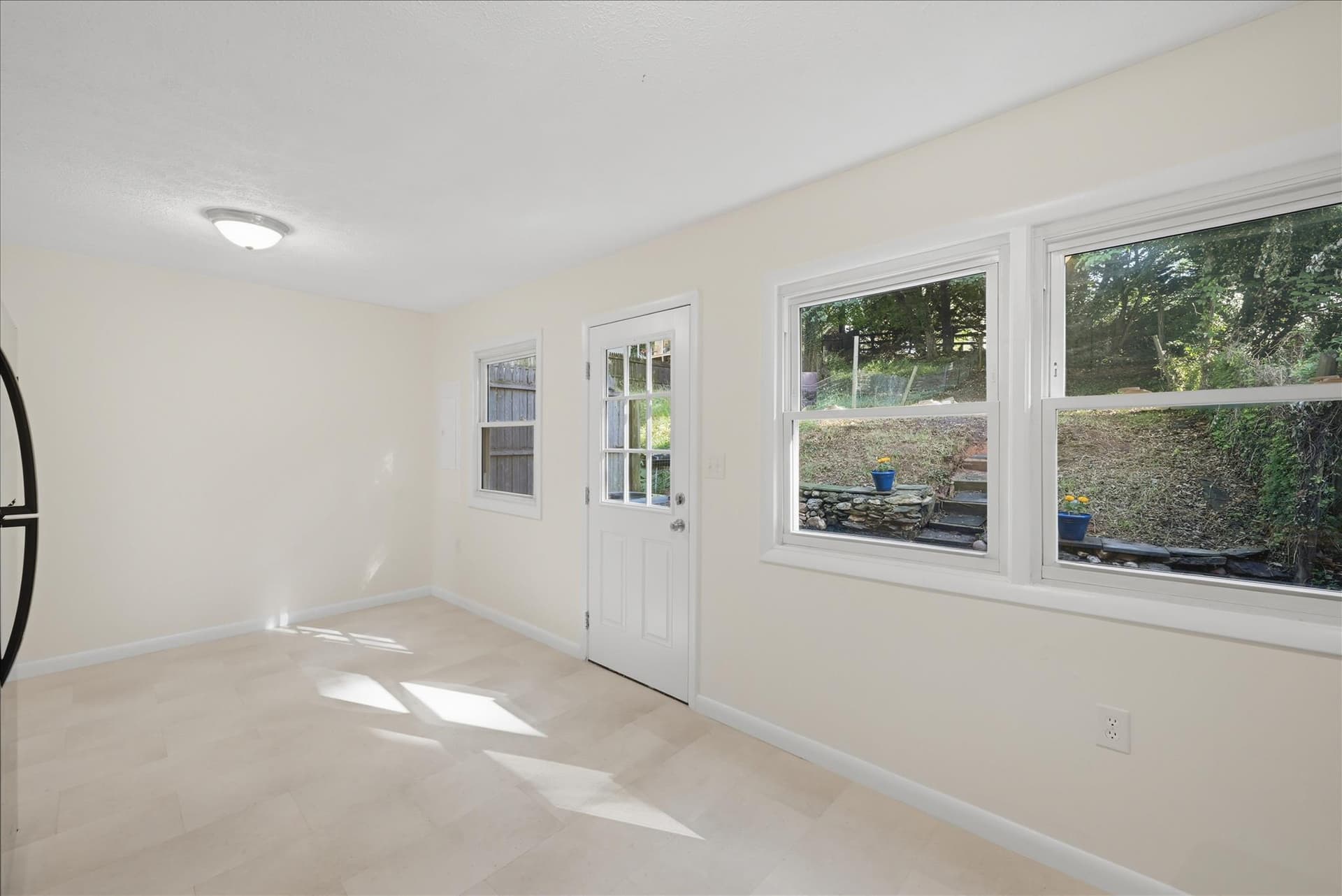406 Viscose Avenue photo 8