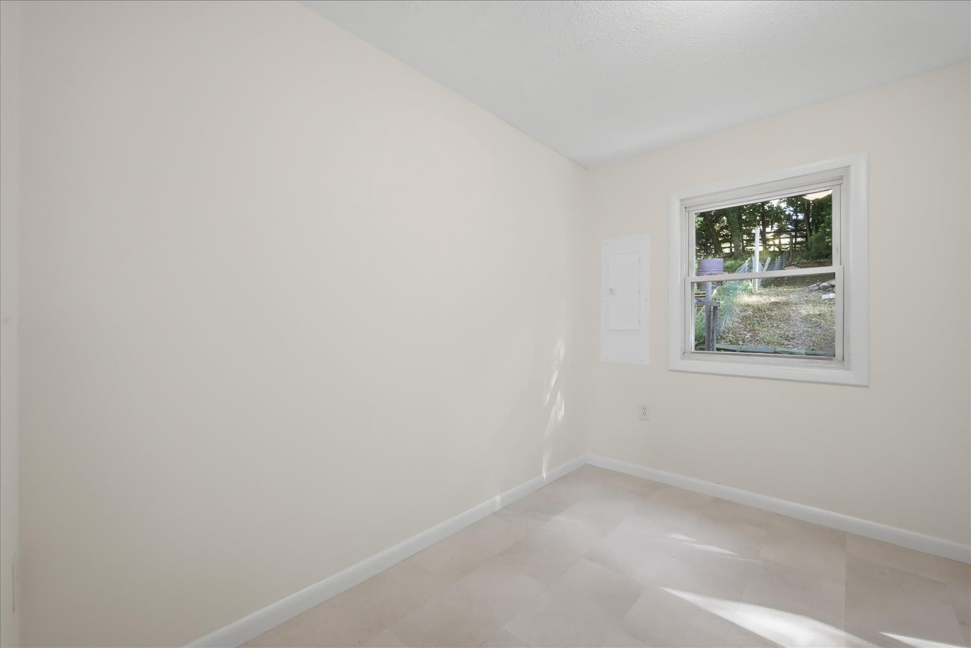 406 Viscose Avenue photo 9