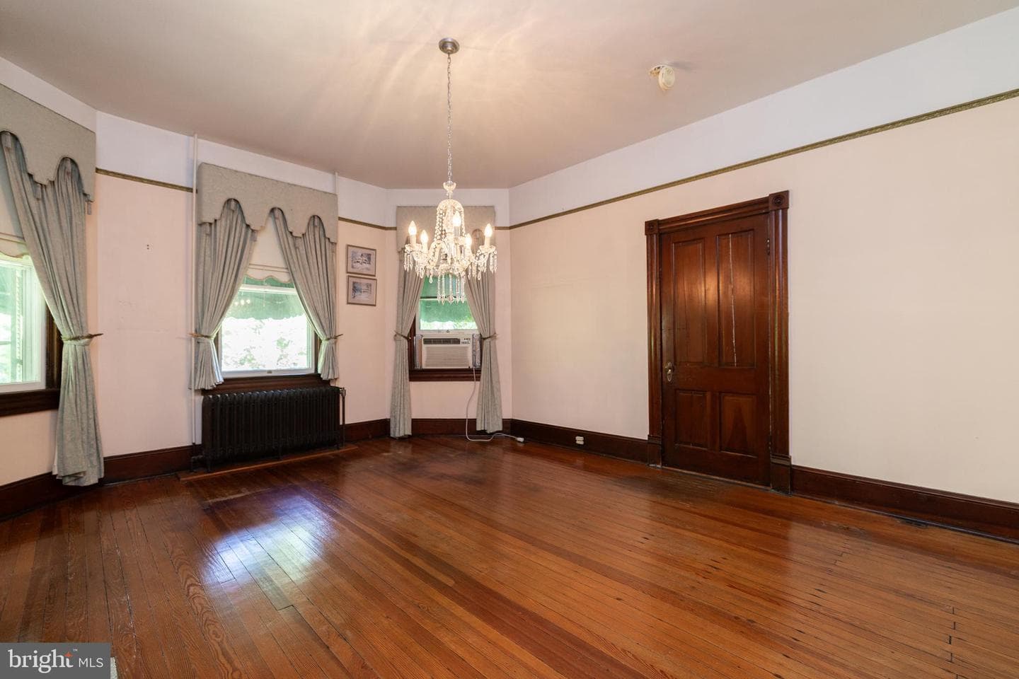 413 Grand Avenue photo 13