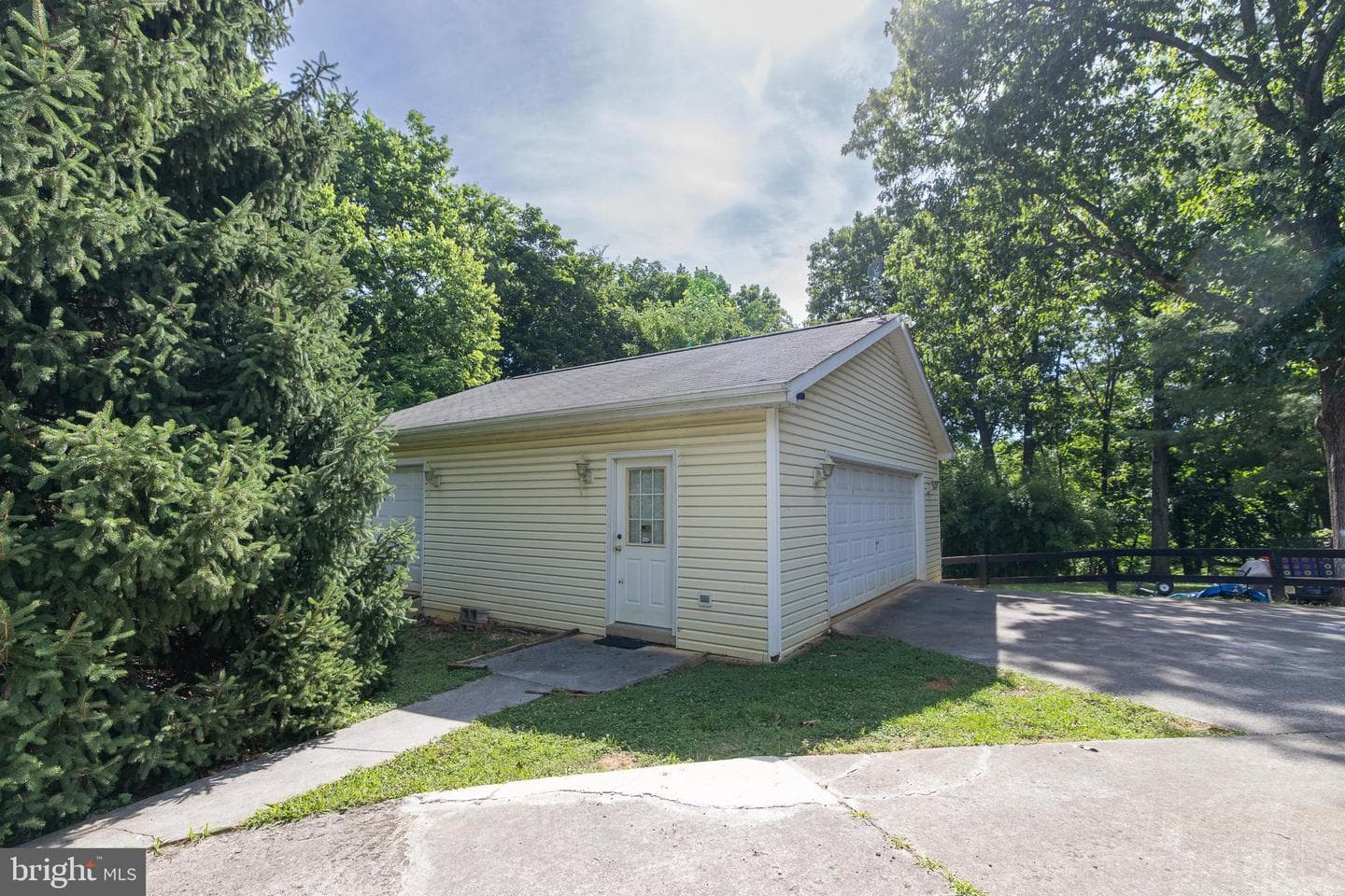 413 Grand Avenue photo 79