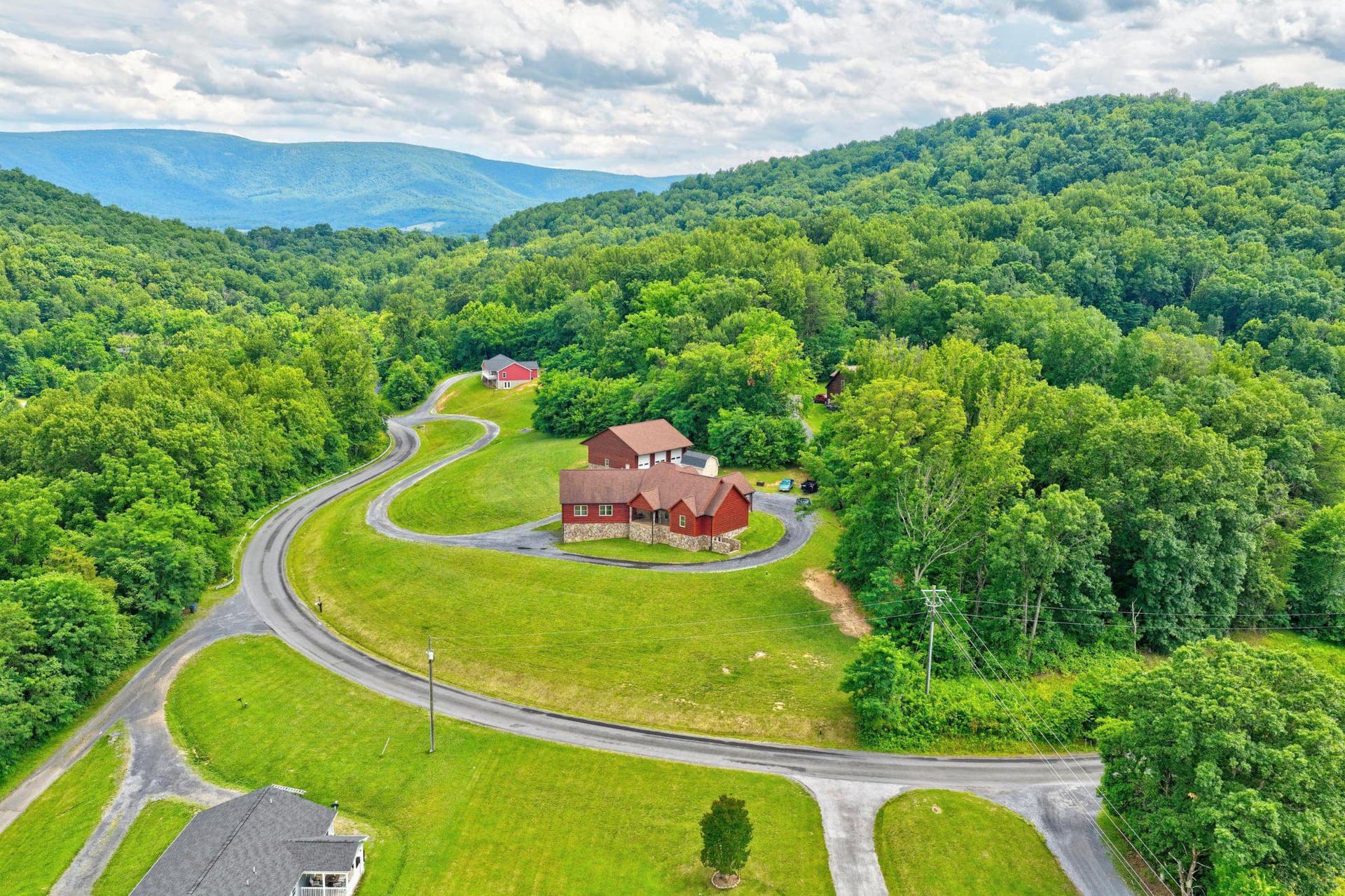 1996 Buck Mountain Road, Bentonville