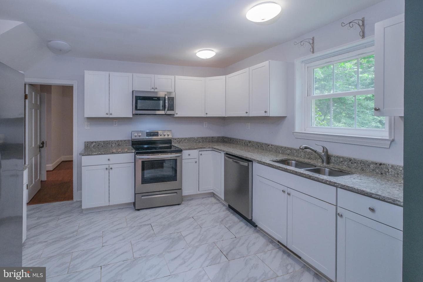 208 Salem Avenue photo 10