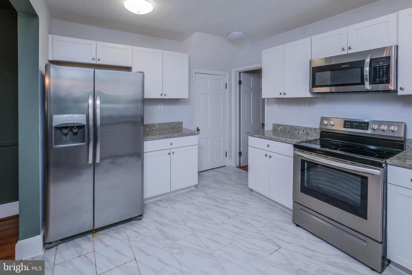 208 Salem Avenue photo 11