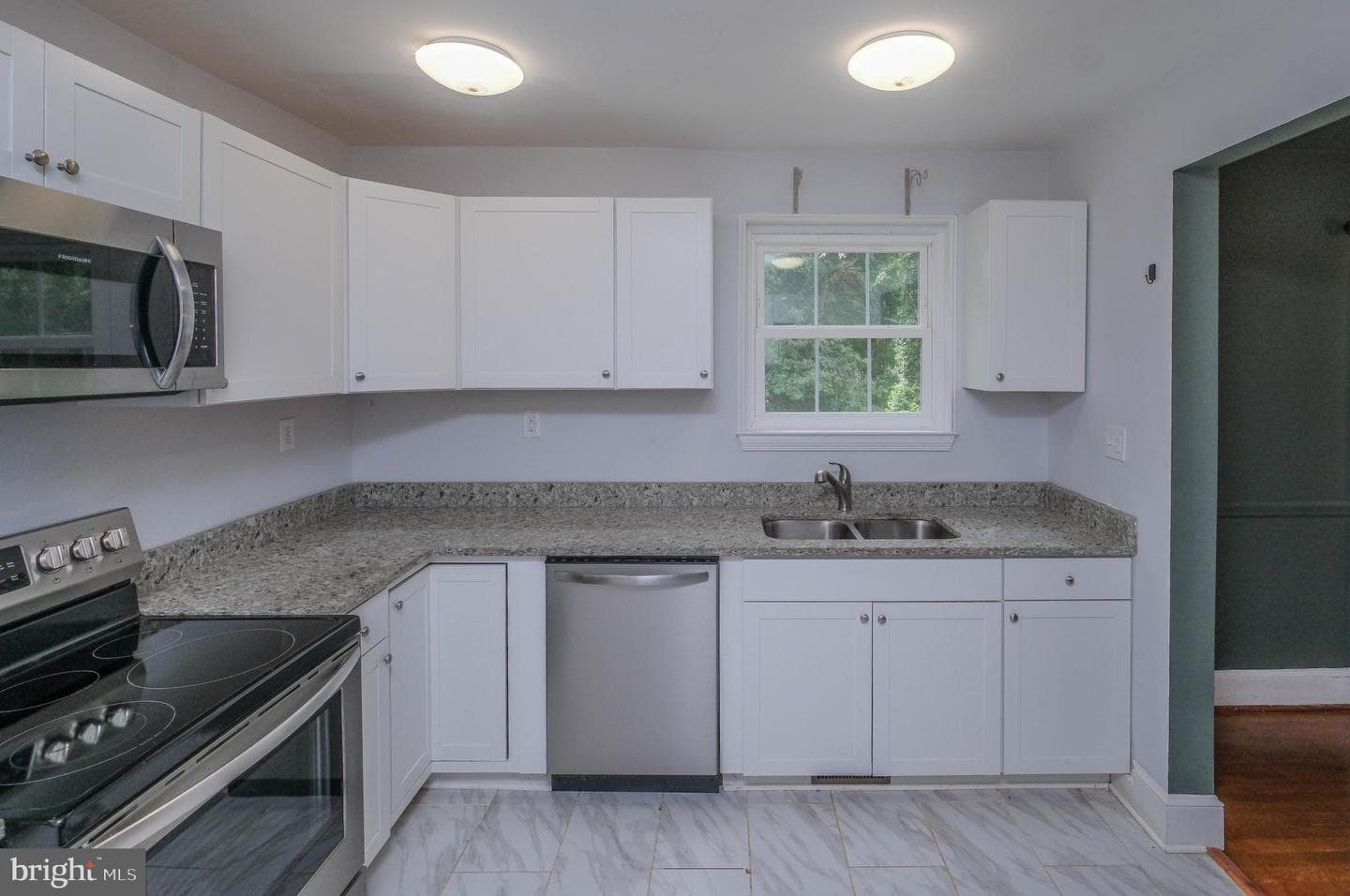 208 Salem Avenue photo 12