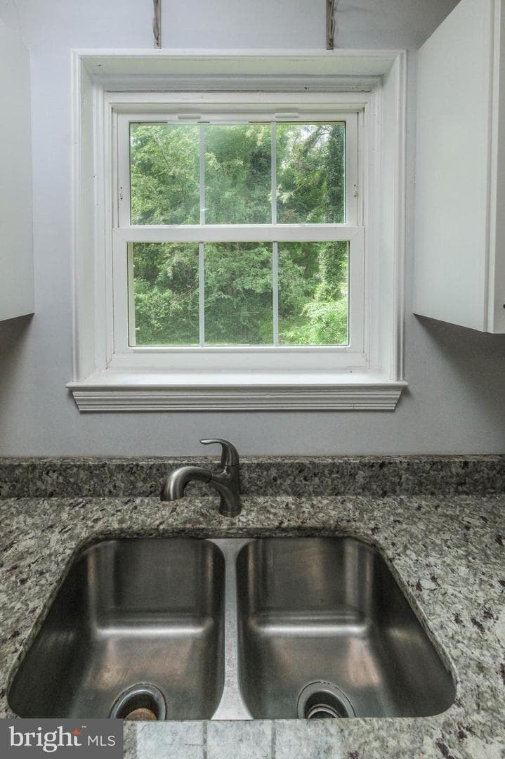 208 Salem Avenue photo 13