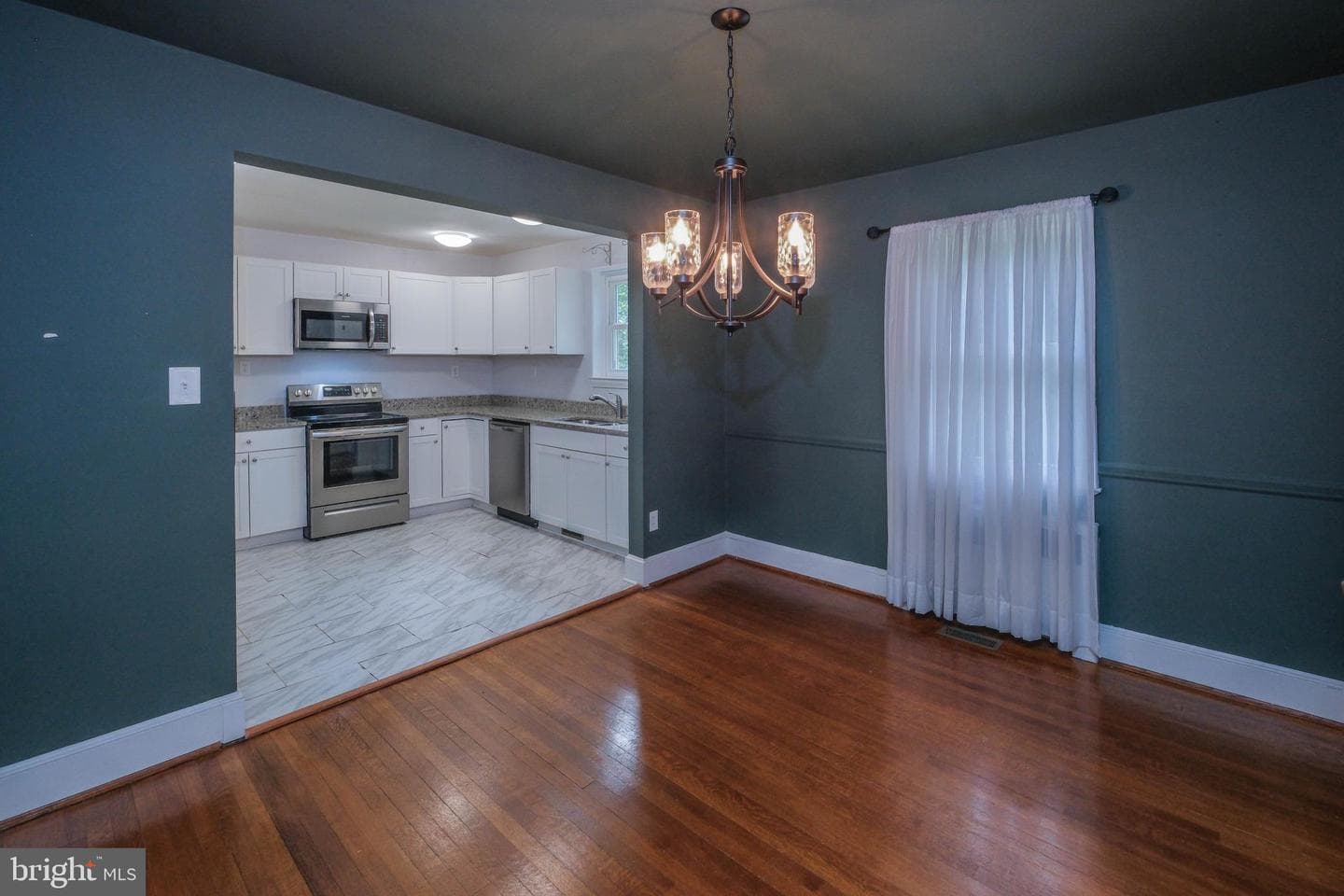 208 Salem Avenue photo 16