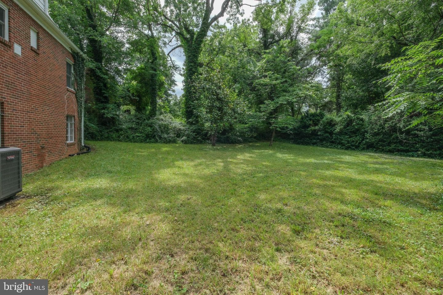 208 Salem Avenue photo 3