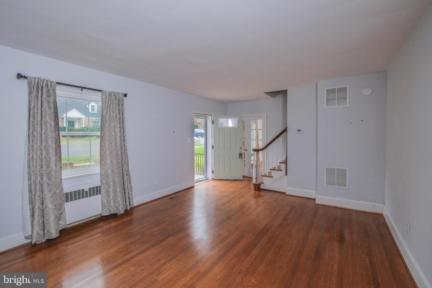 208 Salem Avenue photo 6