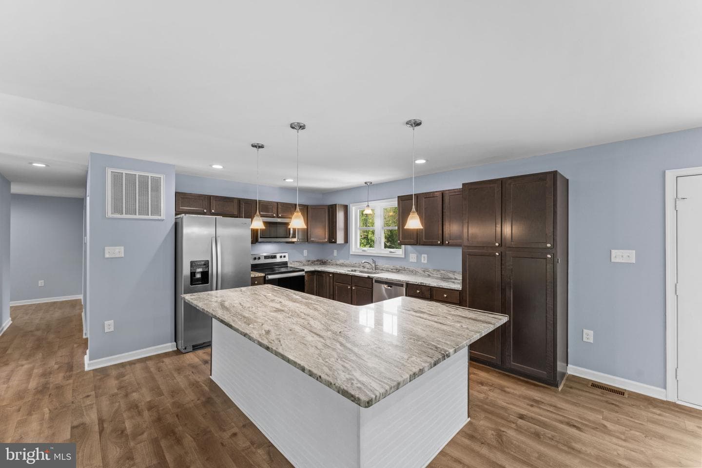 266 Riverside Drive photo 11