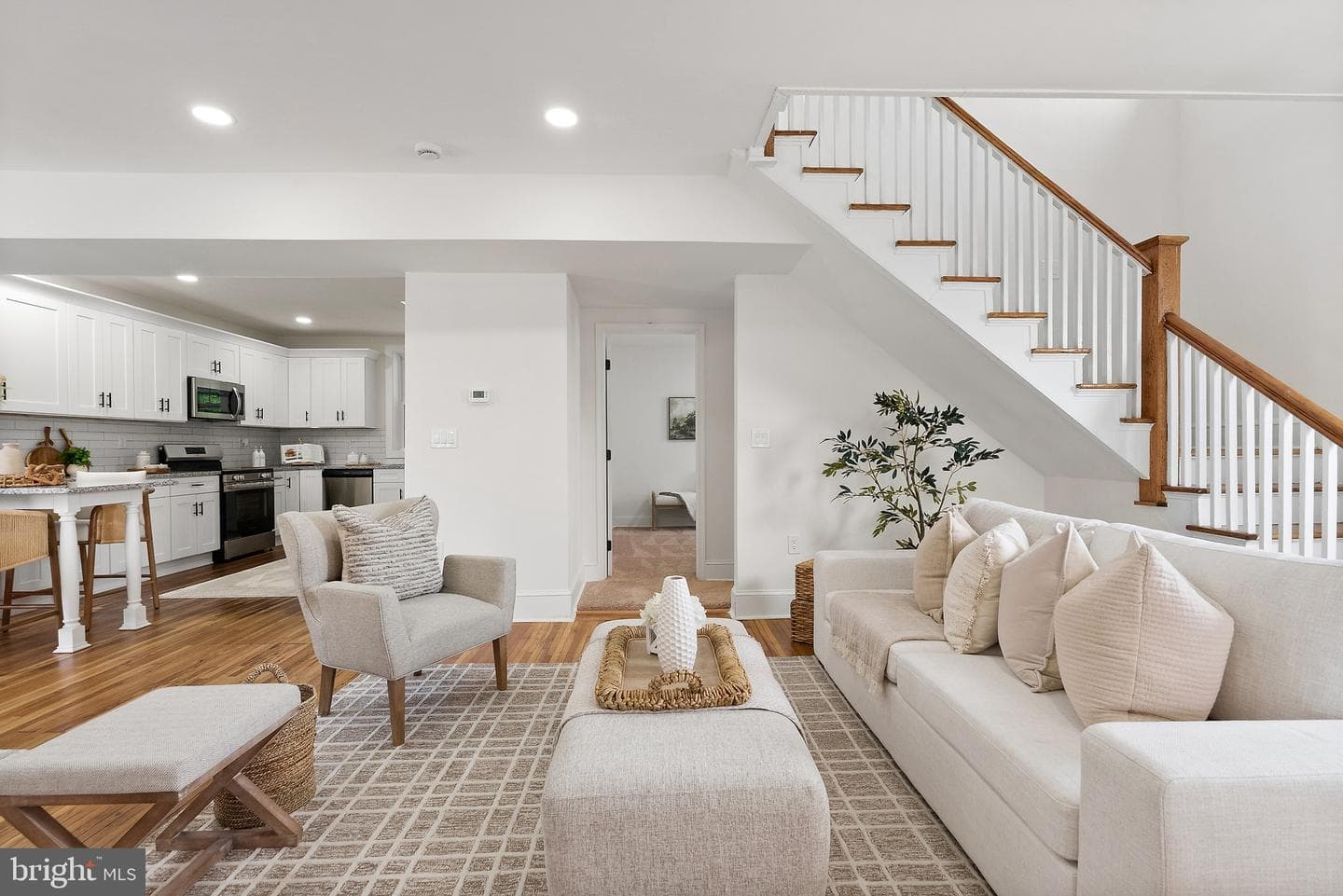 1101 Royal Avenue N photo 10