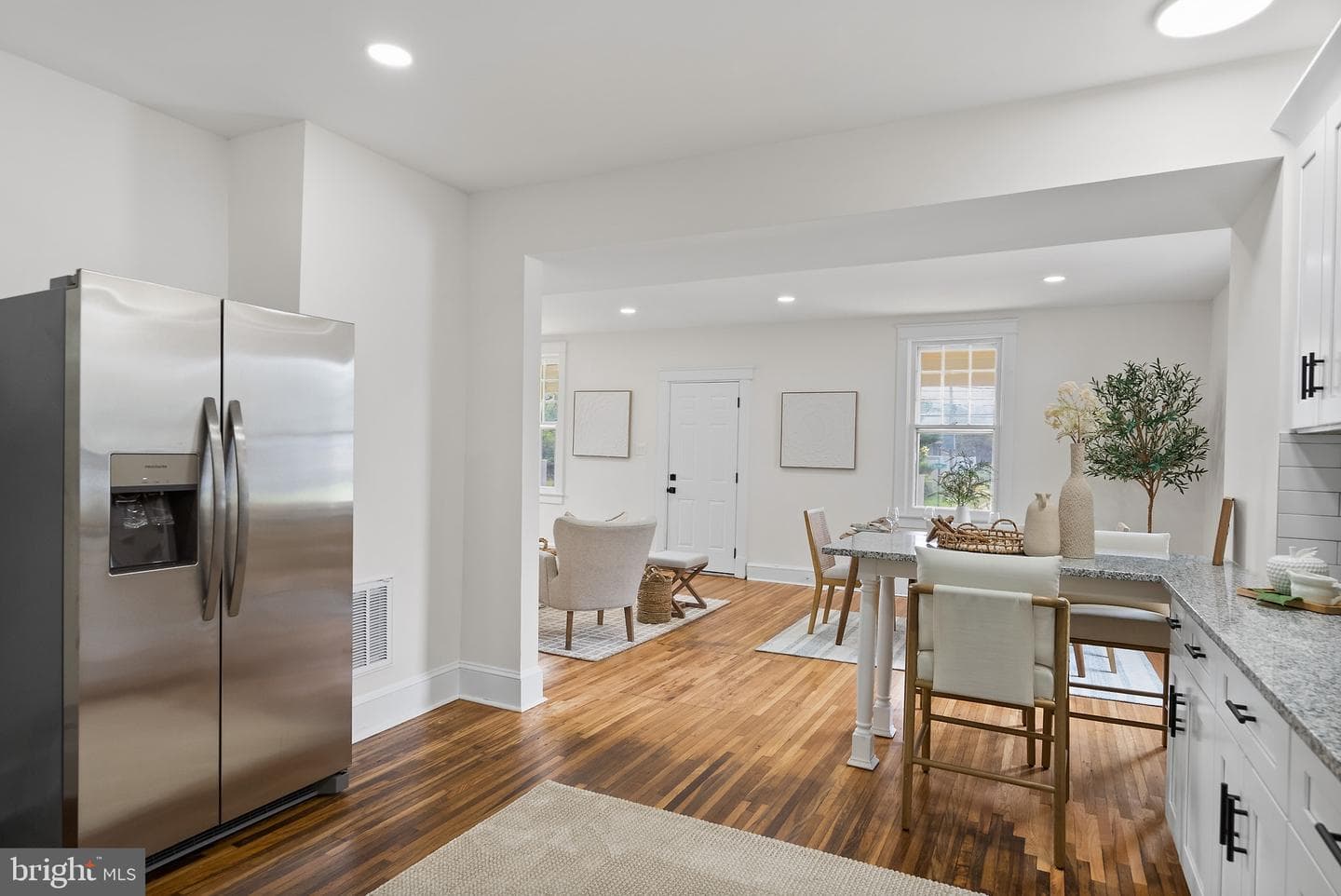 1101 Royal Avenue N photo 18