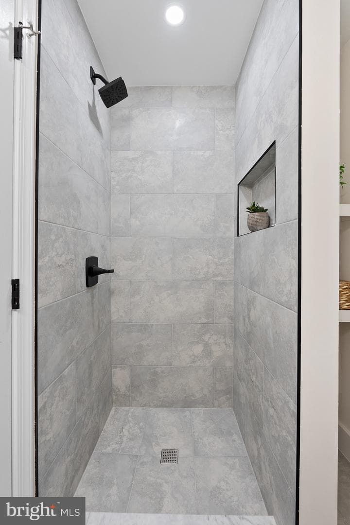 1101 Royal Avenue N photo 31