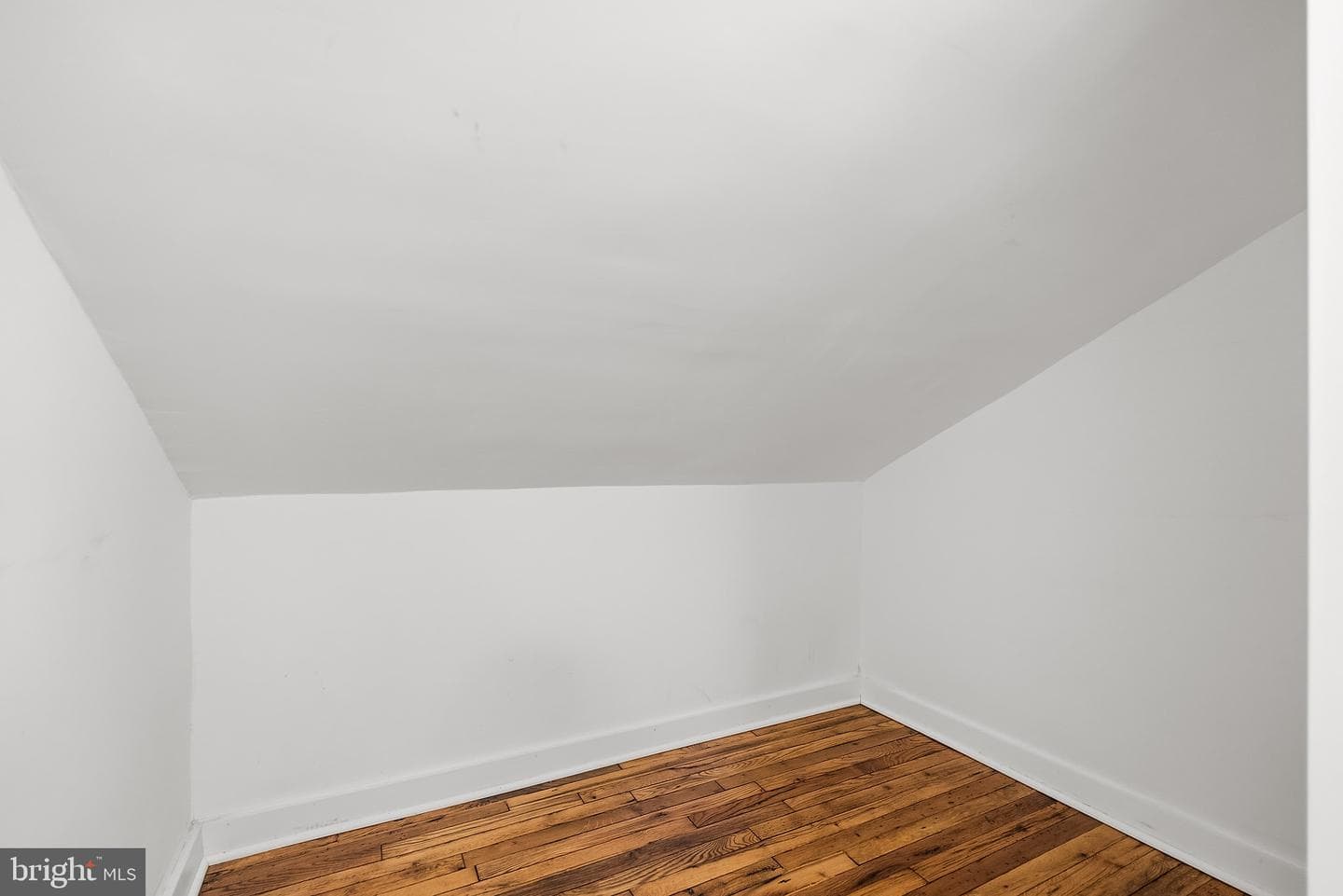 1101 Royal Avenue N photo 36