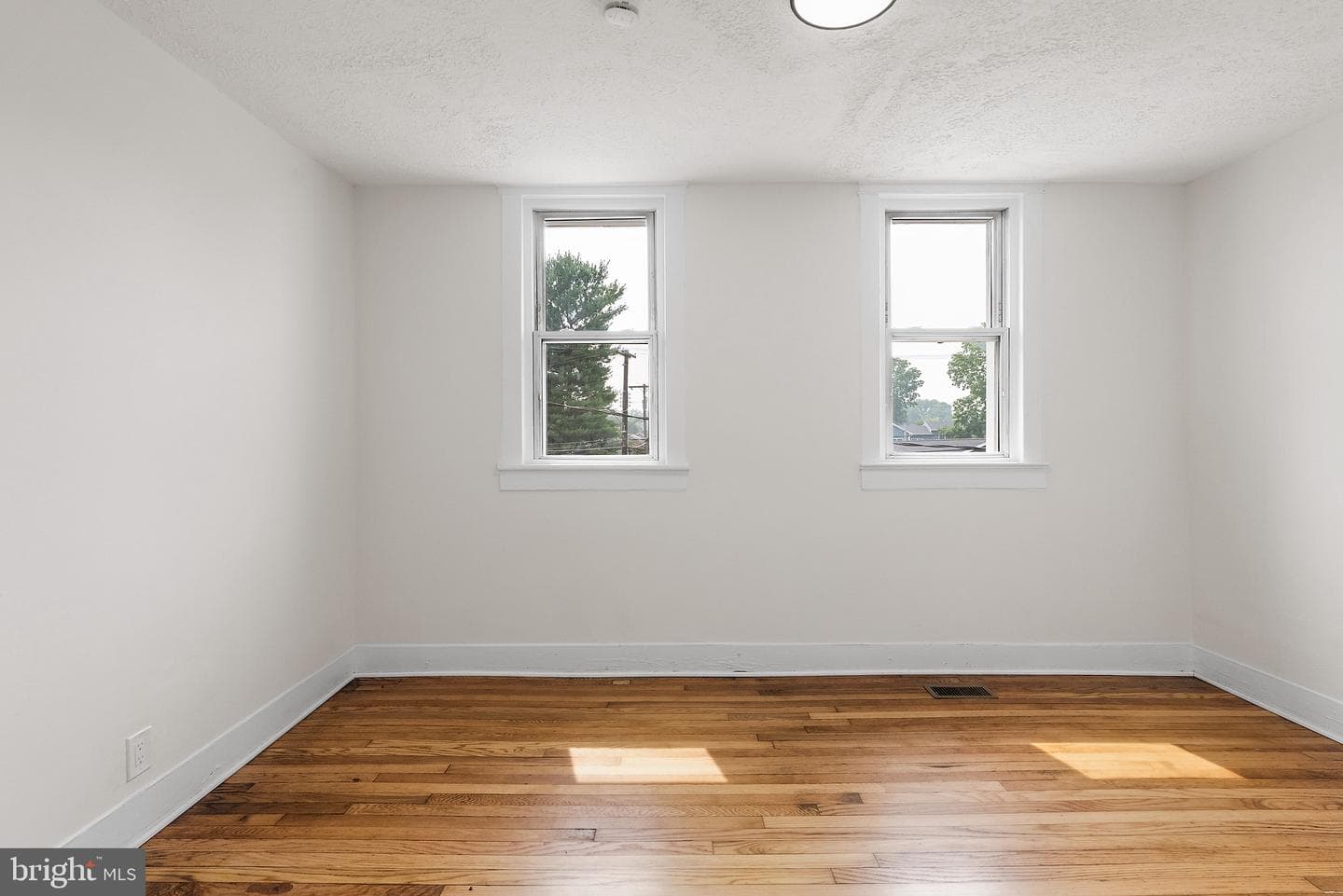 1101 Royal Avenue N photo 37