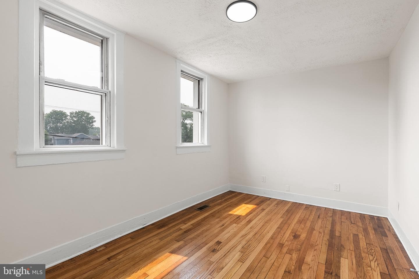 1101 Royal Avenue N photo 38