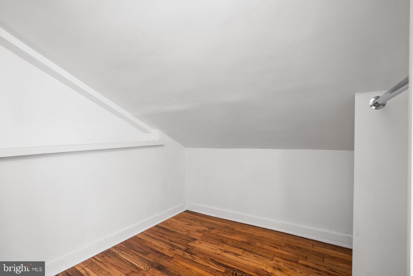 1101 Royal Avenue N photo 39