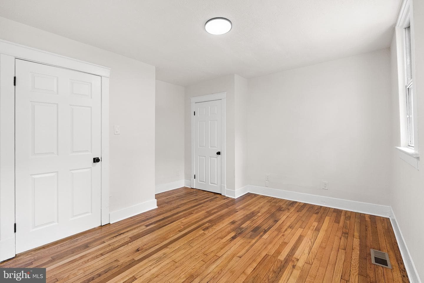 1101 Royal Avenue N photo 41
