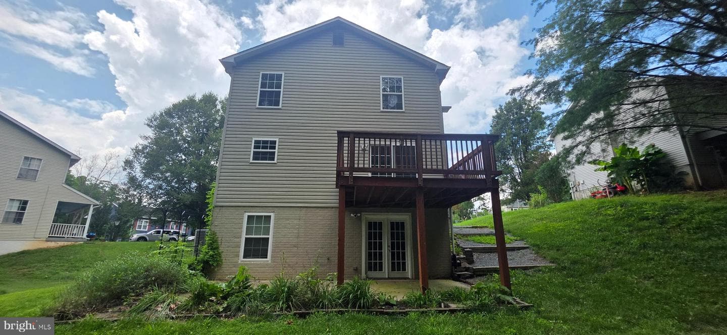 983 Meadow Court photo 3