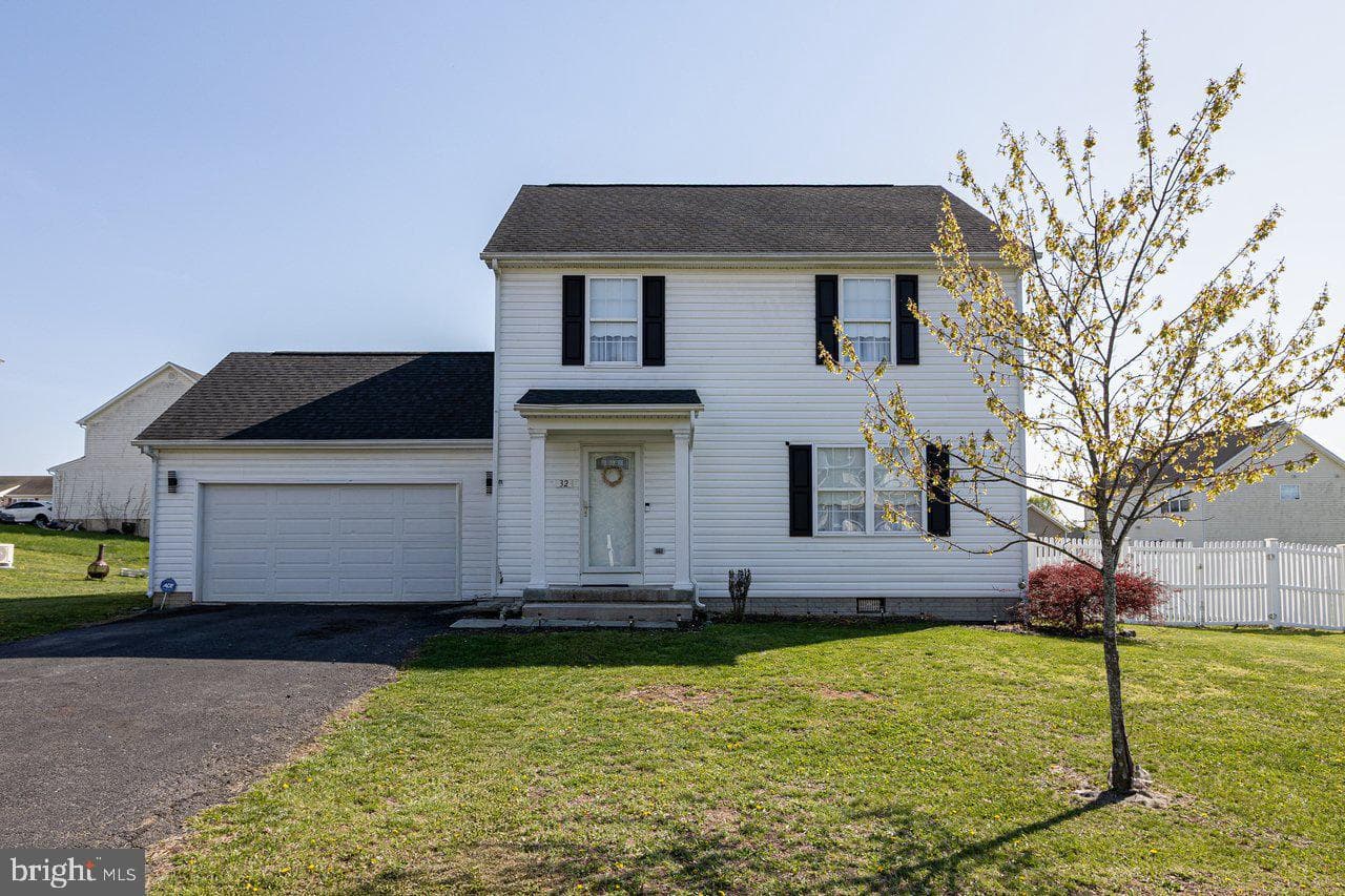 32 Huttons Vireo Drive, Martinsburg