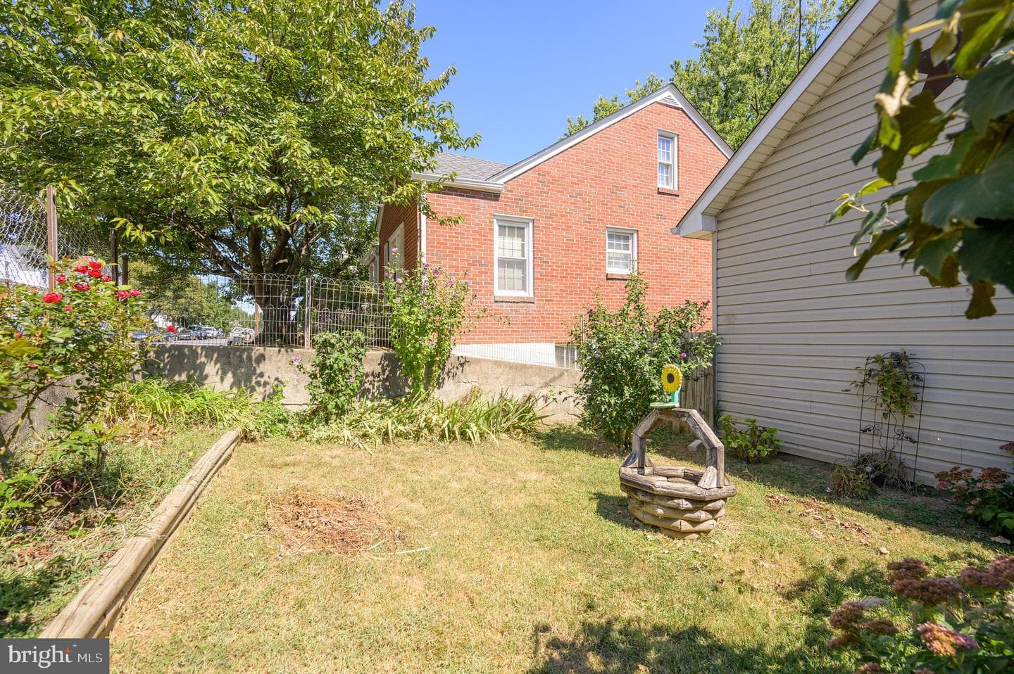 485 Porter Avenue photo 24