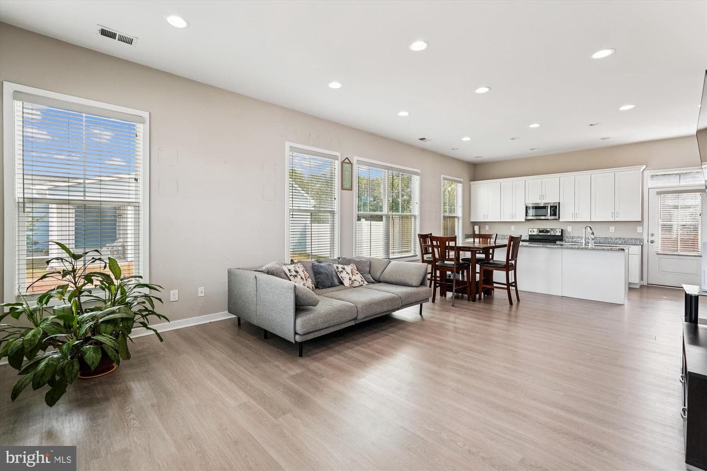 132 Sanibel Way photo 3