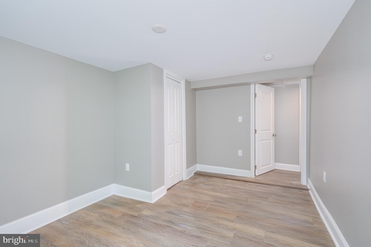 211 E Liberty Street photo 34