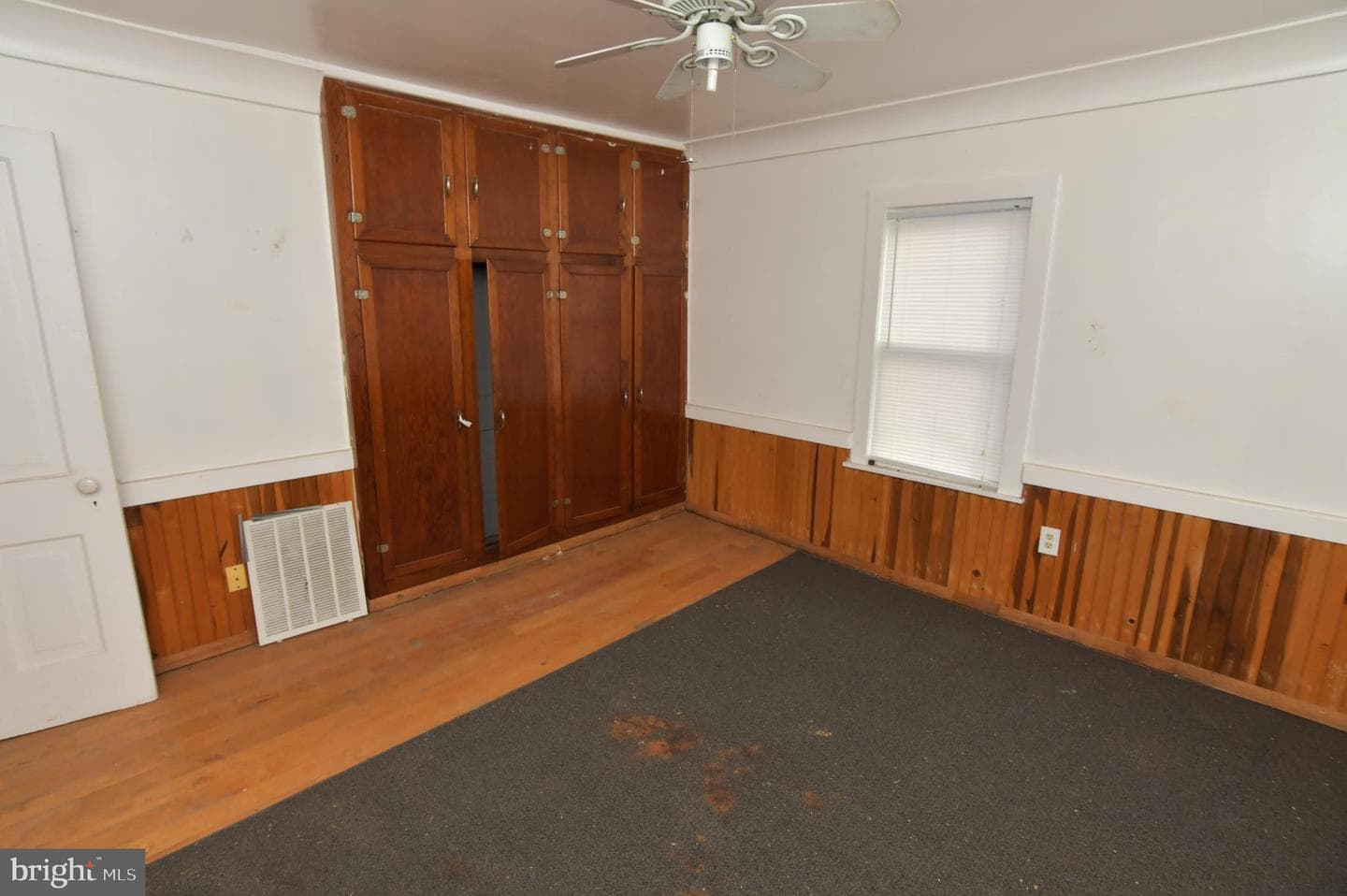 122 S High St photo 15