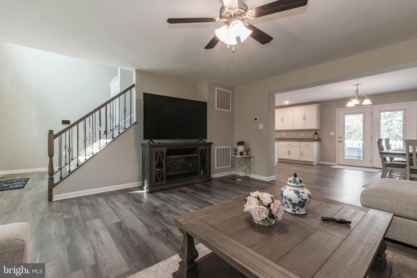 342 Europa Way photo 10