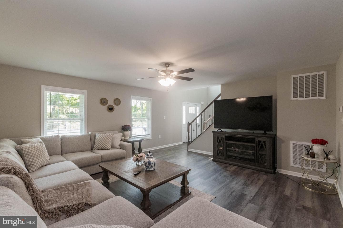 342 Europa Way photo 9