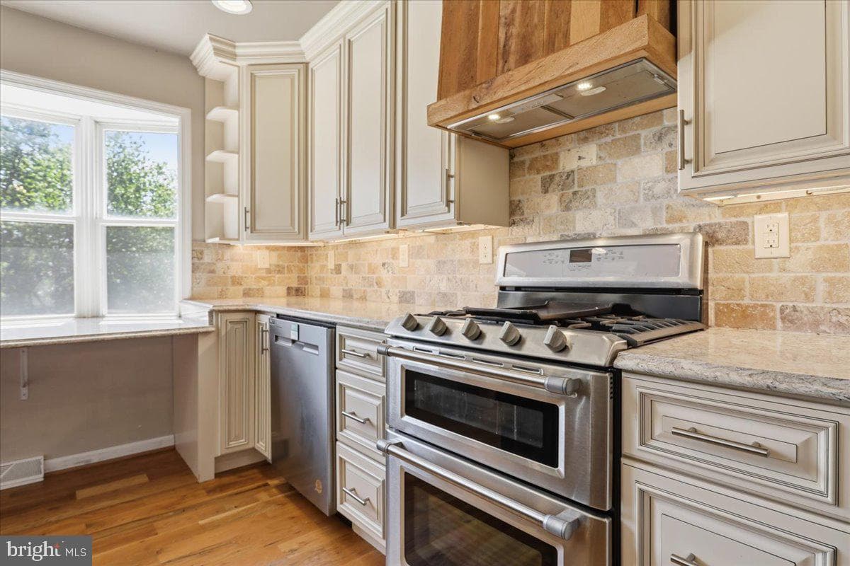305 N Red Hill Road photo 17