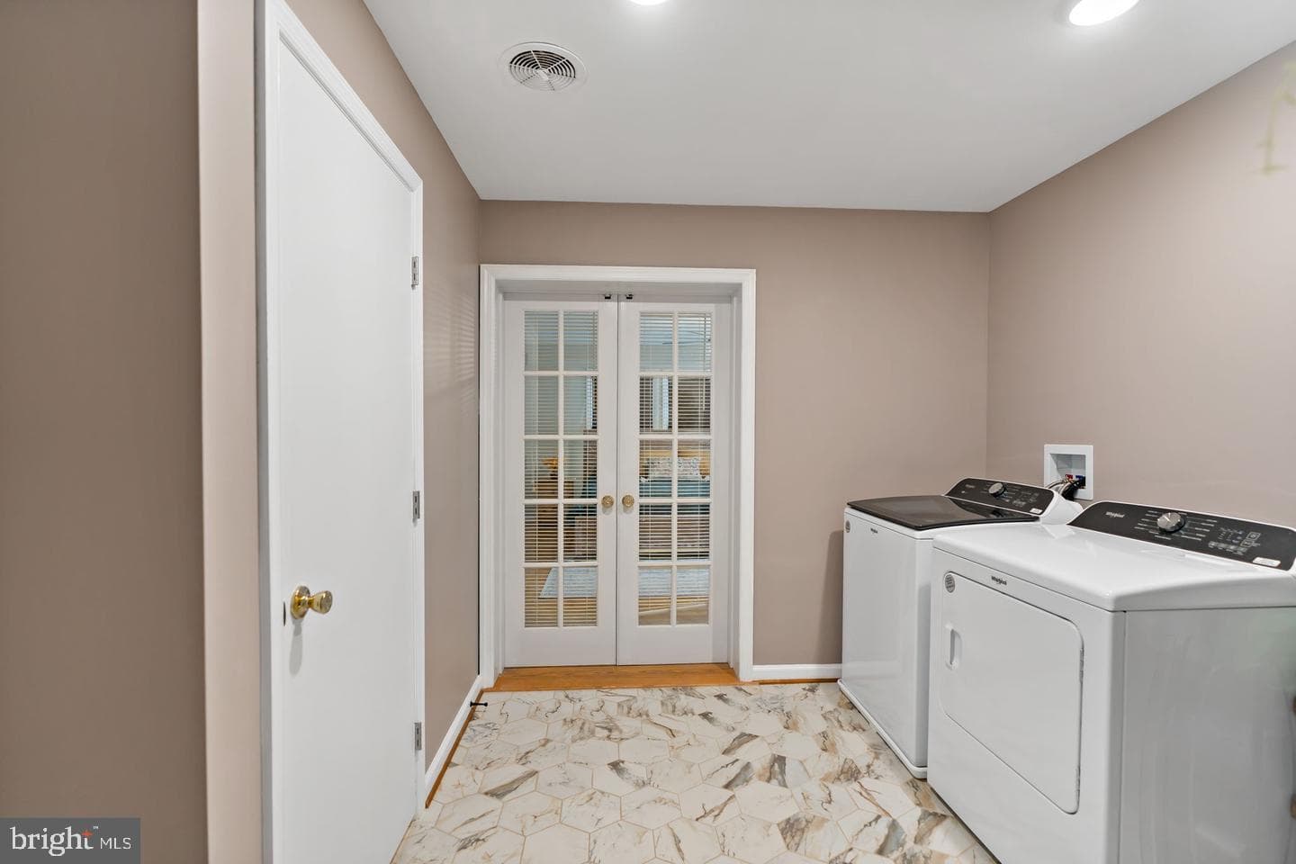 203 N Rosemont Avenue photo 35