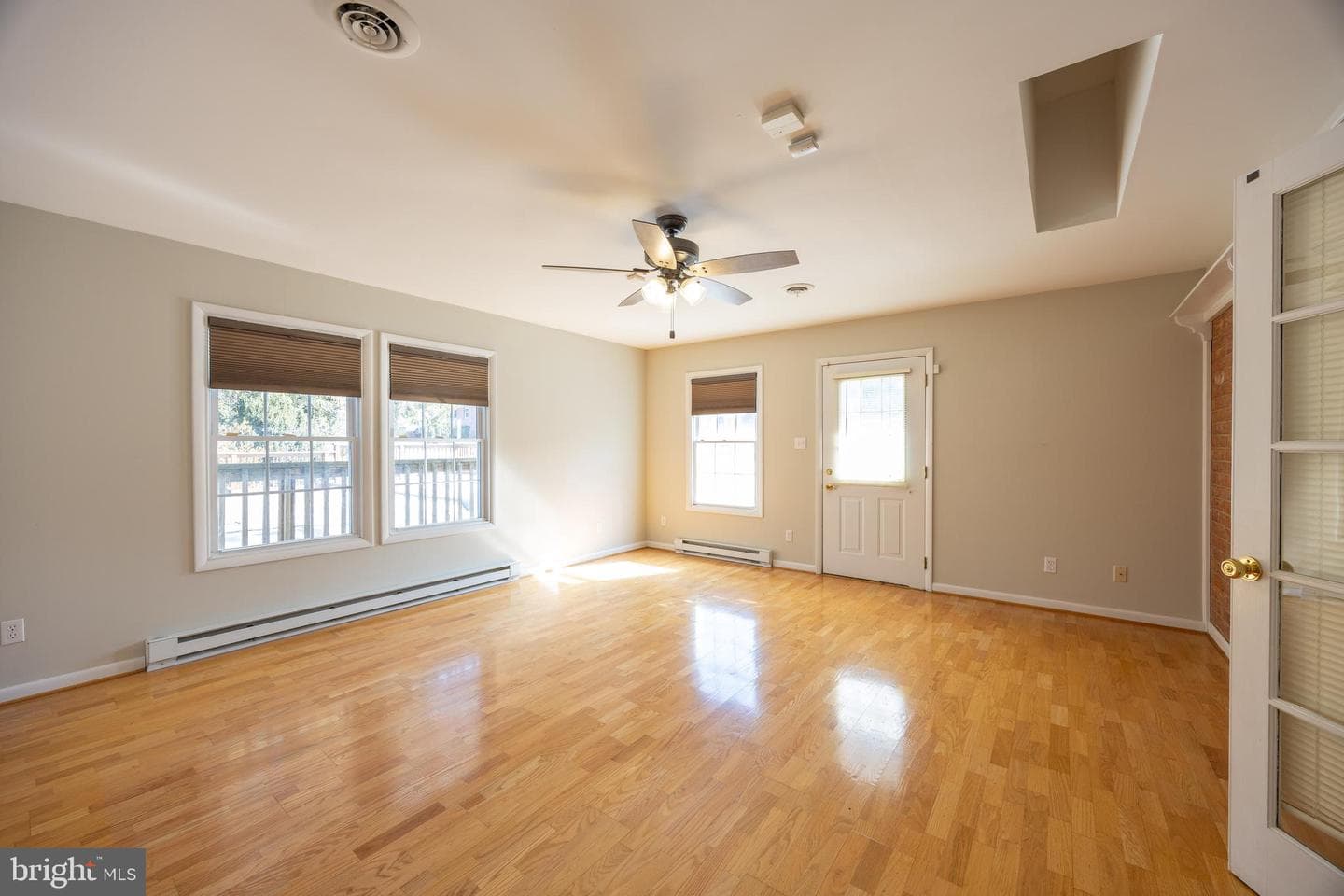 203 N Rosemont Avenue photo 46