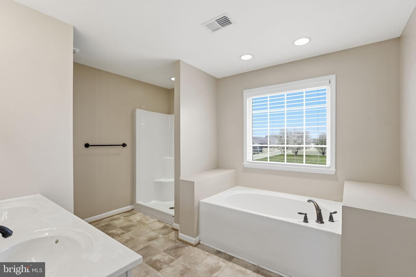 16 Azera Drive photo 21