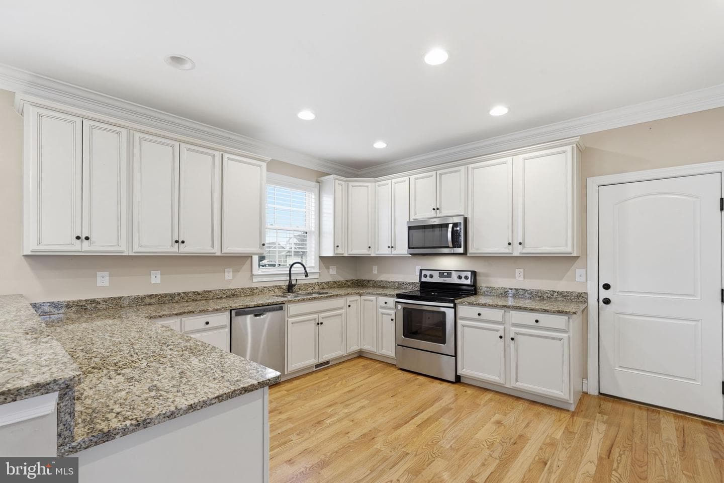 16 Azera Drive photo 4