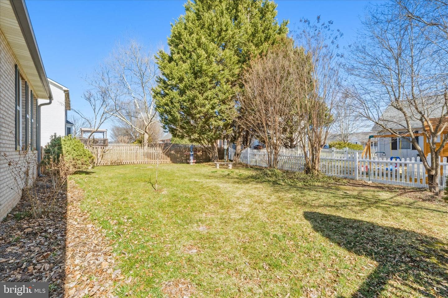 51 Pembroke Lane photo 31