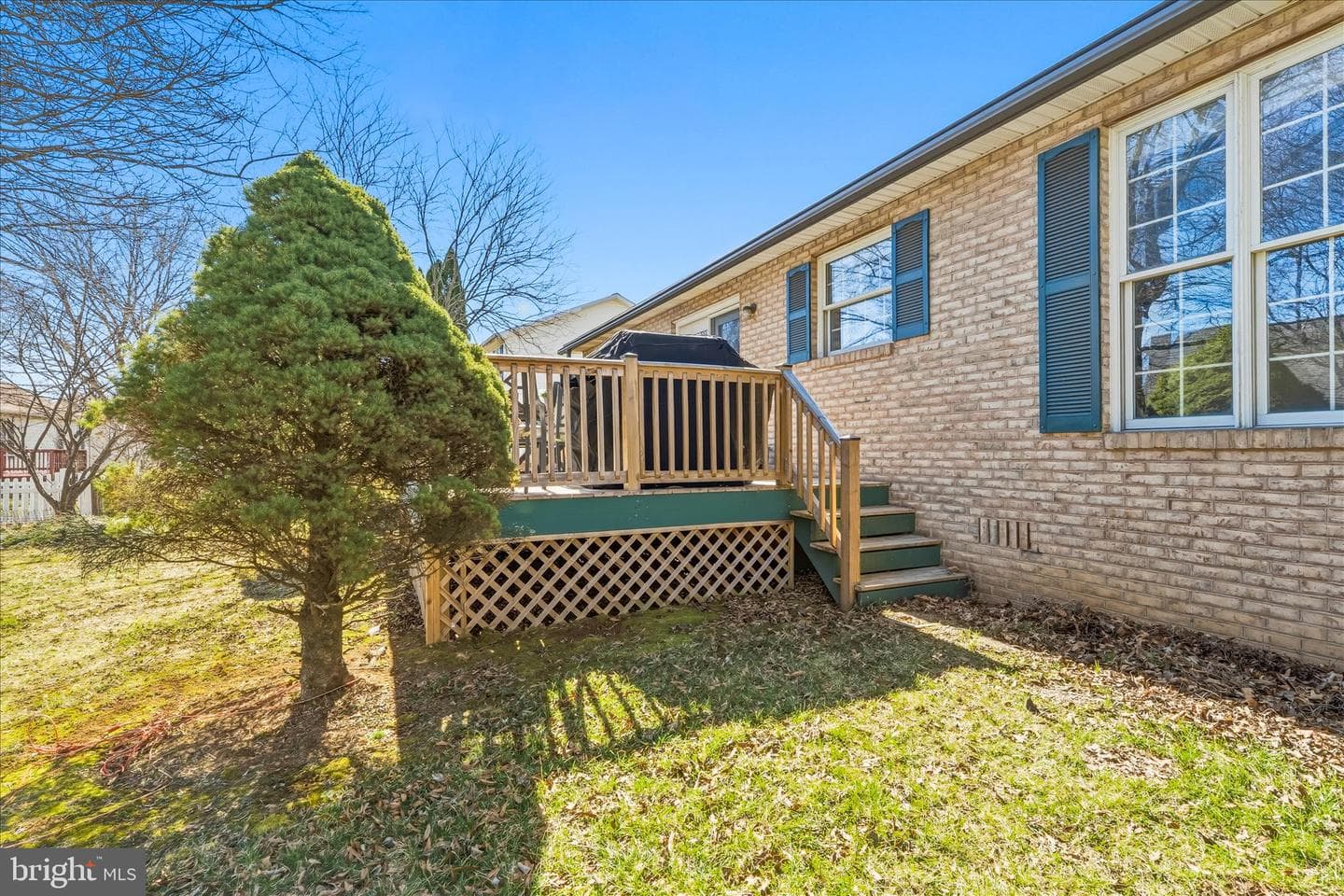 51 Pembroke Lane photo 32