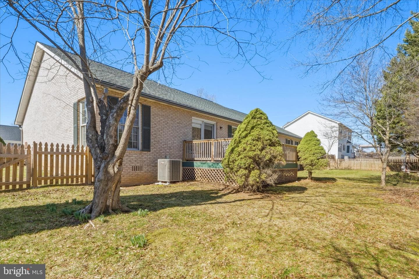 51 Pembroke Lane photo 35