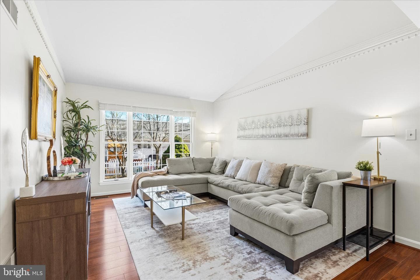 51 Pembroke Lane photo 8