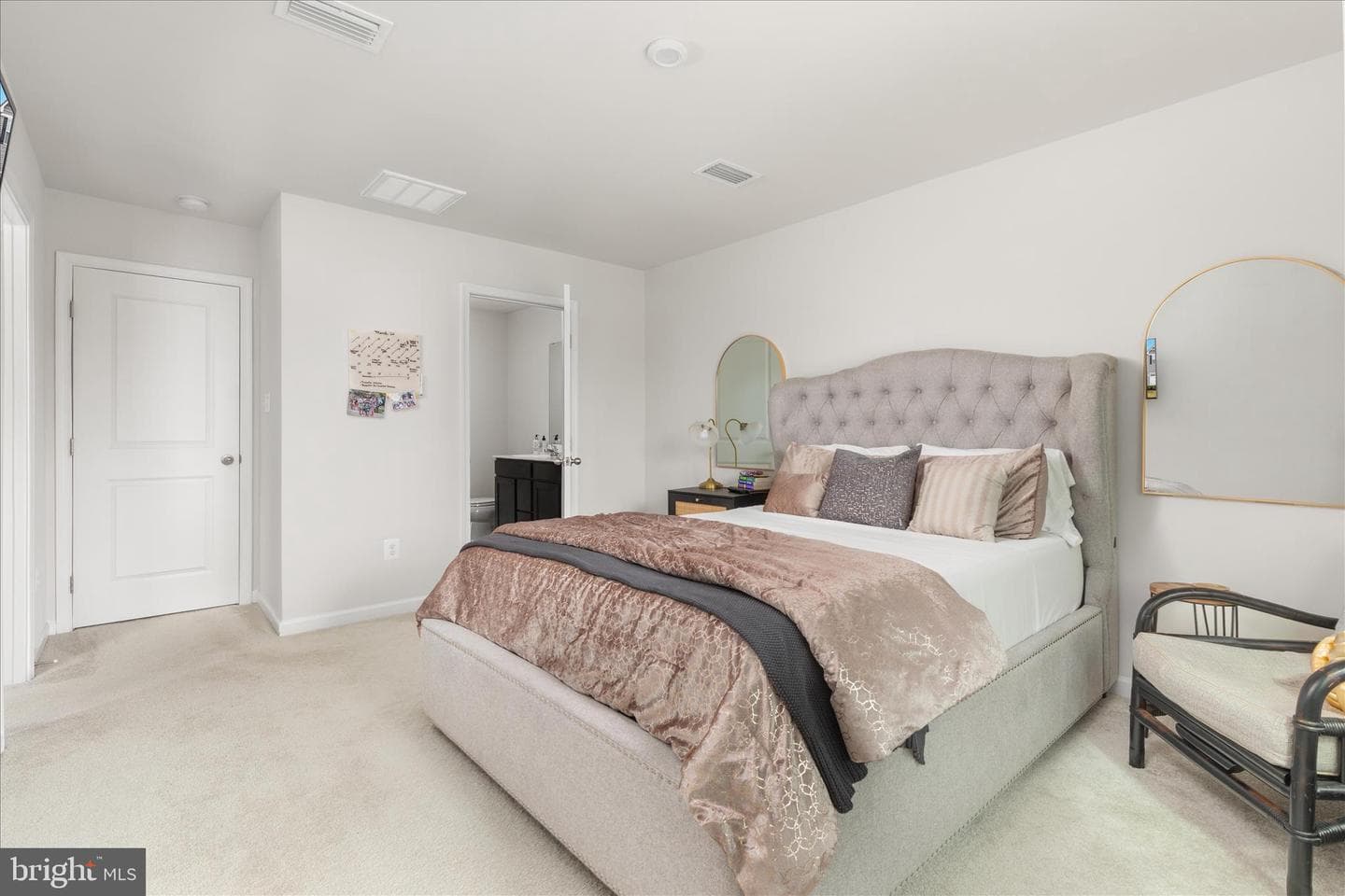 130 Calais Place photo 28
