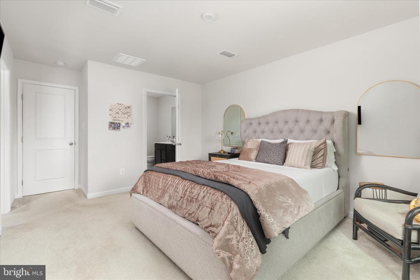 130 Calais Place photo 29